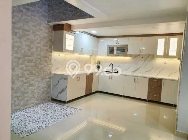 Rumah Modern 5 Kamar Terawat di Kompleks Perumahan Kelapa Gading, Jakarta Utara Rumah Modern 5 Kamar Terawat di Kompleks Perumahan Kelapa Gading, Jakarta Utara
