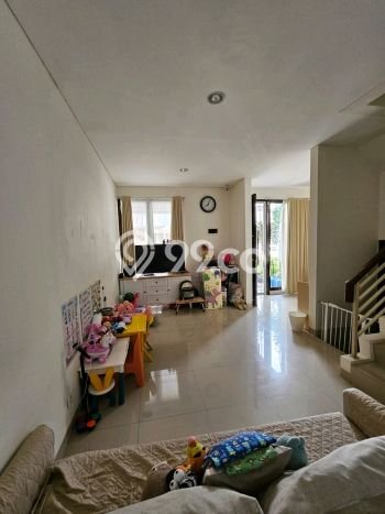 Rumah LT 90m2m² / LB 120m2m² Pemandangan Kota di , Jakarta Timur Rumah LT 90m2m² / LB 120m2m² Pemandangan Kota di , Jakarta Timur