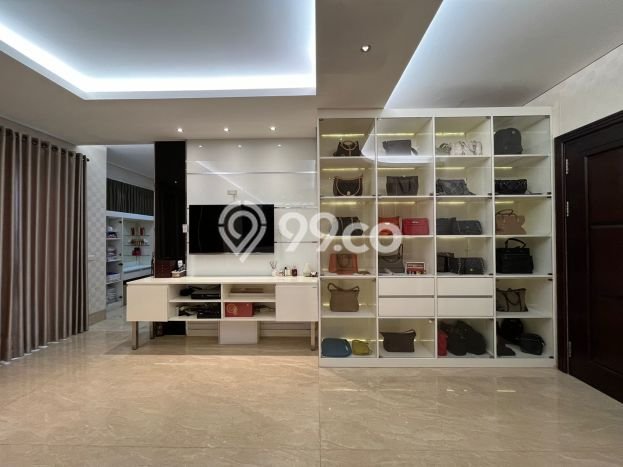Hunian Mewah Siap Huni LT 220m2 di Kelapa Gading, Jakarta Utara Hunian Mewah Siap Huni LT 220m2 di Kelapa Gading, Jakarta Utara