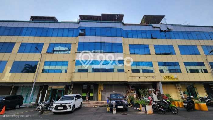 Area Ramai! Ruko Dijual di Kelapa Gading untuk Bisnis Luas Bangunan 208m2 Area Ramai! Ruko Dijual di Kelapa Gading untuk Bisnis Luas Bangunan 208m2