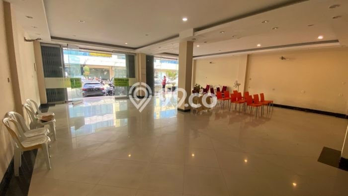 Area Ramai! Ruko Dijual di Kelapa Gading untuk Bisnis Luas Bangunan 208m2 Area Ramai! Ruko Dijual di Kelapa Gading untuk Bisnis Luas Bangunan 208m2