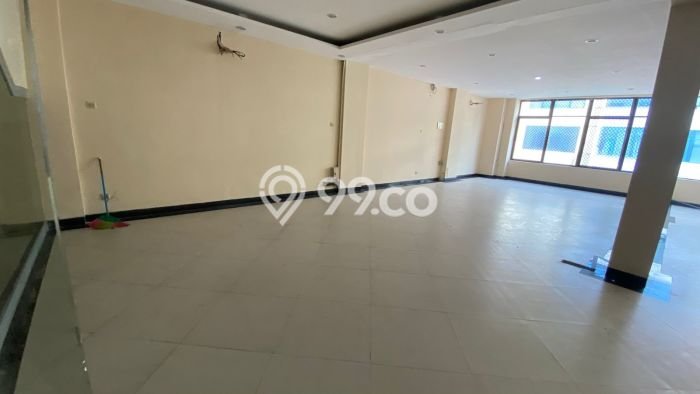 Area Ramai! Ruko Dijual di Kelapa Gading untuk Bisnis Luas Bangunan 208m2 Area Ramai! Ruko Dijual di Kelapa Gading untuk Bisnis Luas Bangunan 208m2
