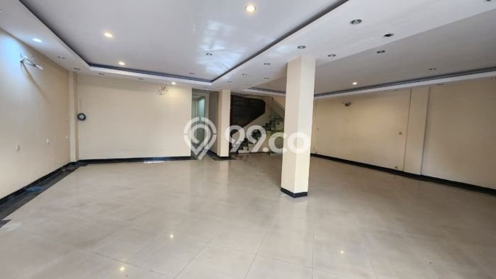 Area Ramai! Ruko Dijual di Kelapa Gading untuk Bisnis Luas Bangunan 208m2 Area Ramai! Ruko Dijual di Kelapa Gading untuk Bisnis Luas Bangunan 208m2