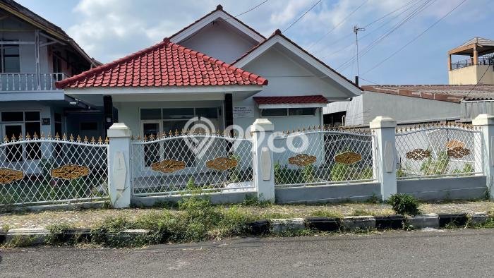 For Sale Rumah 4 Kamar Lokasi Ideal Nyaman dan Strategis di Kuningan For Sale Rumah 4 Kamar Lokasi Ideal Nyaman dan Strategis di Kuningan