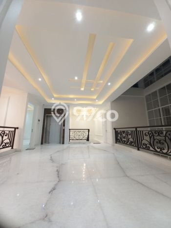 Rumah Mewah 31/2 lt PIk, ada S Pool, Lift dan Roof Top Rumah Mewah 31/2 lt PIk, ada S Pool, Lift dan Roof Top