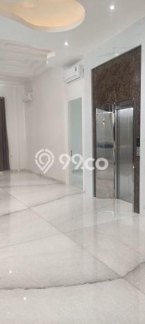 Rumah Mewah 31/2 lt PIk, ada S Pool, Lift dan Roof Top Rumah Mewah 31/2 lt PIk, ada S Pool, Lift dan Roof Top