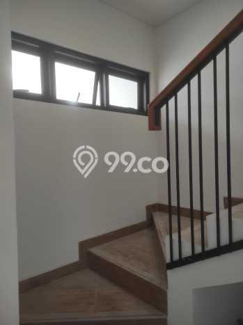 Rumah Elit Modern Tanpa Renovasi di Sunrise Garden Jakarta Barat Rumah Elit Modern Tanpa Renovasi di Sunrise Garden Jakarta Barat