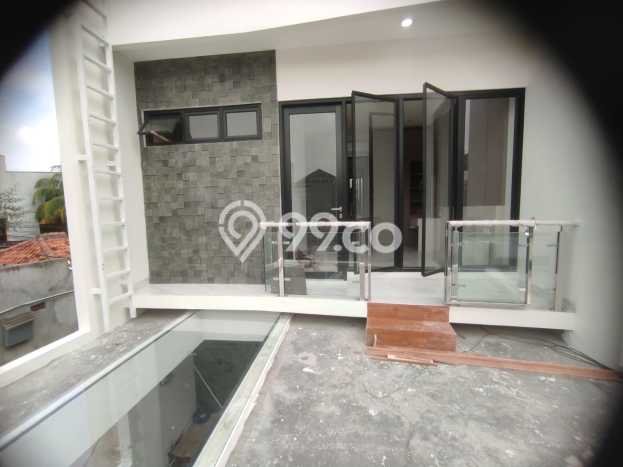 Rumah Elit Modern Tanpa Renovasi di Sunrise Garden Jakarta Barat Rumah Elit Modern Tanpa Renovasi di Sunrise Garden Jakarta Barat