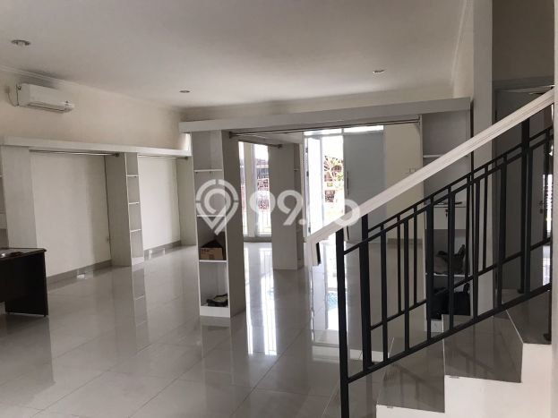 Rumah Terawat di Modernland, Tangerang, LT 180m² LB 202m² HARGA MENARIK! Rumah Terawat di Modernland, Tangerang, LT 180m² LB 202m² HARGA MENARIK!
