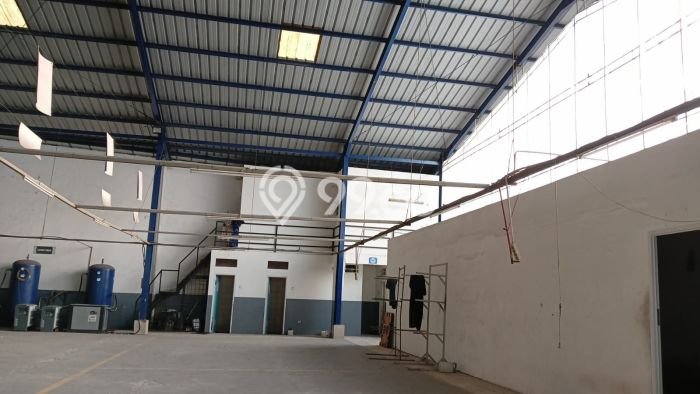 Disewakan Gudang di Pondok Aren, Luas 1296m², Lokasi Strategis, Siap Pakai Disewakan Gudang di Pondok Aren, Luas 1296m², Lokasi Strategis, Siap Pakai