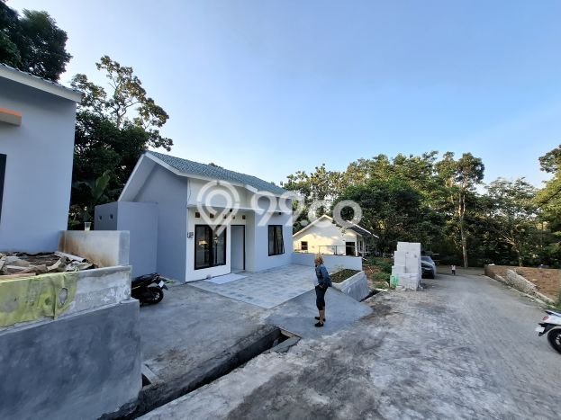 SIAP HUNI! Rumah Asri di Gunung Pati, LT 124m2m² Bangunan 42m2m² SIAP HUNI! Rumah Asri di Gunung Pati, LT 124m2m² Bangunan 42m2m²