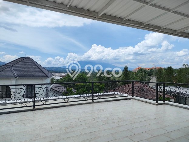Jual Rumah Luas Elegan Dengan View Eksklusif di Sentul City, Bogor Jual Rumah Luas Elegan Dengan View Eksklusif di Sentul City, Bogor