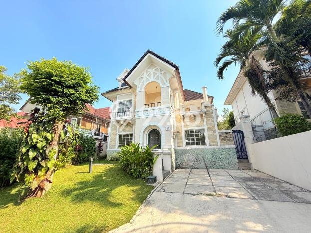 Rumah Luxury Modern Siap Huni di Sentul City Bogor Rumah Luxury Modern Siap Huni di Sentul City Bogor