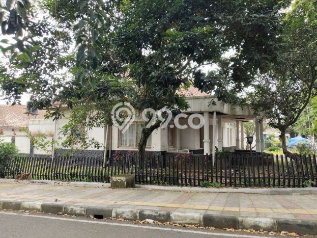 Rumah Mewah LB 210m2 Siap Huni Desain Elegan di Merdeka, Bandung Rumah Mewah LB 210m2 Siap Huni Desain Elegan di Merdeka, Bandung