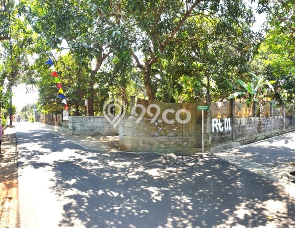 Rumah Mewah Siap Huni LT 1102m2 di Banyumanik, Semarang Rumah Mewah Siap Huni LT 1102m2 di Banyumanik, Semarang