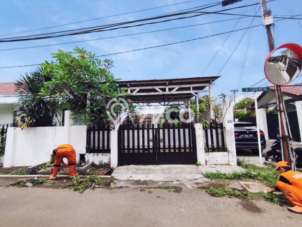 Rumah Mewah LB 400m2 Siap Pakai Desain Elegan di Cipete, Jakarta Selatan Rumah Mewah LB 400m2 Siap Pakai Desain Elegan di Cipete, Jakarta Selatan