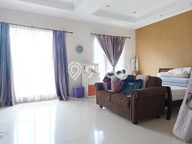 Rumah Luas Asri 3 KT Siap Huni di Cinere Jakarta Selatan Rumah Luas Asri 3 KT Siap Huni di Cinere Jakarta Selatan