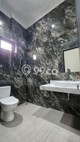 Rumah Elit Modern Tanpa Renovasi di Mulyosari Surabaya Rumah Elit Modern Tanpa Renovasi di Mulyosari Surabaya