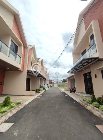Dijual Rumah Strategis Bagus Punya 3 KT di Cipayung Jakarta Timur SHM Dijual Rumah Strategis Bagus Punya 3 KT di Cipayung Jakarta Timur SHM