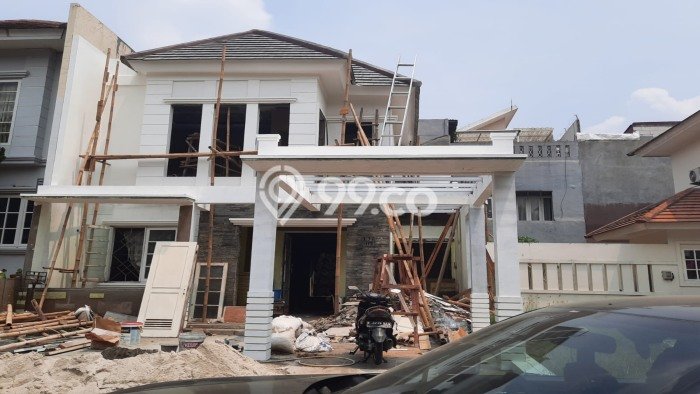 HARGA SPECIAL! Rumah Asri lokasi Legenda Wisata, Luas 136m² Bangunan 200m² HARGA SPECIAL! Rumah Asri lokasi Legenda Wisata, Luas 136m² Bangunan 200m²