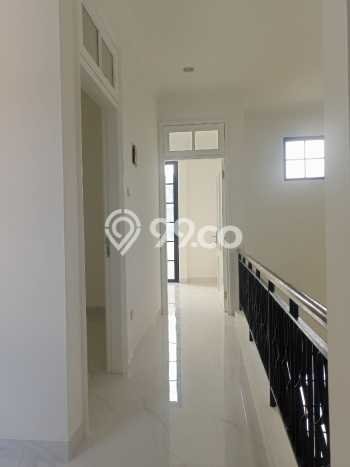 Rumah Strategis di Kota Wisata, Bogor, LT 136m2m² Bangunan 200m2m² - HARGA NEGO! Rumah Strategis di Kota Wisata, Bogor, LT 136m2m² Bangunan 200m2m² - HARGA NEGO!