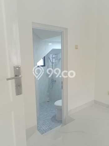 Rumah Strategis di Kota Wisata, Bogor, LT 136m2m² Bangunan 200m2m² - HARGA NEGO! Rumah Strategis di Kota Wisata, Bogor, LT 136m2m² Bangunan 200m2m² - HARGA NEGO!