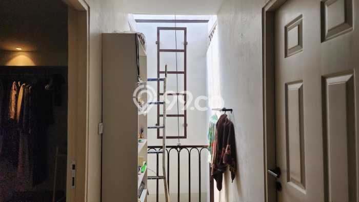 For Sale Rumah 3 Kamar Lokasi Ideal Bagus dan Strategis di BSD For Sale Rumah 3 Kamar Lokasi Ideal Bagus dan Strategis di BSD