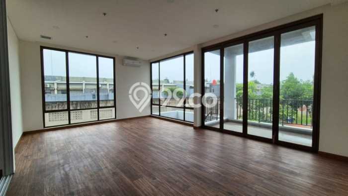 Rumah Mewah LB 188m2 Siap Pakai Desain Elegan di Gading Serpong, Tangerang Rumah Mewah LB 188m2 Siap Pakai Desain Elegan di Gading Serpong, Tangerang