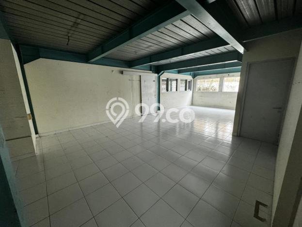 Gudang di Kerobokan, Luas 692m², Pusat Bisnis, Posisi Strategis Gudang di Kerobokan, Luas 692m², Pusat Bisnis, Posisi Strategis