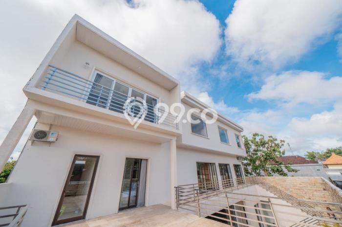 Tersedia Vila di , Dimensi 450m2m², Lokasi Strategis Tersedia Vila di , Dimensi 450m2m², Lokasi Strategis