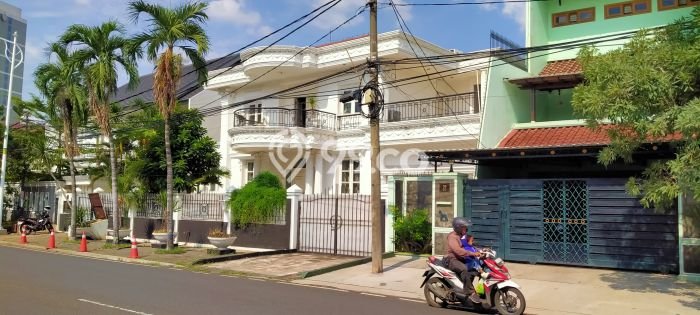 For Sale! Luxury House LT 472m2 Desain Elegan di Pondok Indah For Sale! Luxury House LT 472m2 Desain Elegan di Pondok Indah