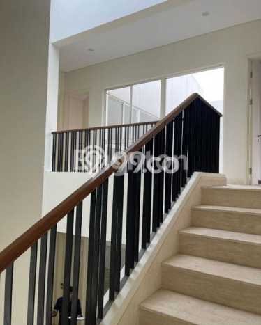 Jual Rumah Mewah Elegan Dengan View Eksklusif di Gading Serpong, Tangerang Jual Rumah Mewah Elegan Dengan View Eksklusif di Gading Serpong, Tangerang