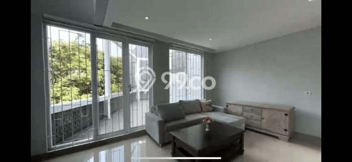 Disewakan! Rumah 5 Kamar Tidur &
4 Kamar Mandi di Pantai Indah Kapuk, Jakarta Utara Disewakan! Rumah 5 Kamar Tidur &
4 Kamar Mandi di Pantai Indah Kapuk, Jakarta Utara