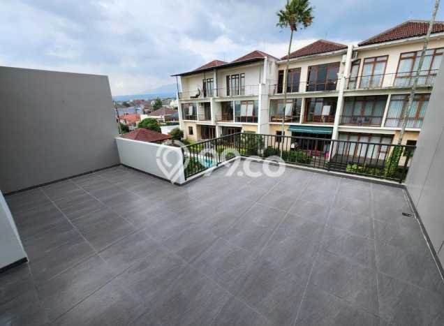 Rumah Mewah LB 298m2 Siap Huni Desain Elegan di Dago, Bandung Rumah Mewah LB 298m2 Siap Huni Desain Elegan di Dago, Bandung