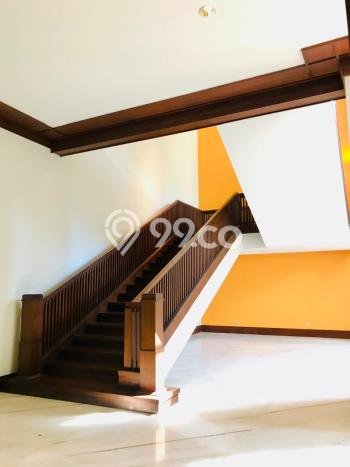 Jual Rumah Luas Elegan Dengan View Eksklusif di Dago, Bandung Jual Rumah Luas Elegan Dengan View Eksklusif di Dago, Bandung
