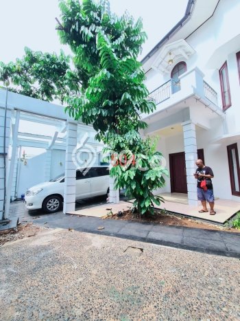 PENAWARAN EKSKLUSIF! Rumah di Ampera, 5 KM, Area Premium, LT 420m² LB 350m² PENAWARAN EKSKLUSIF! Rumah di Ampera, 5 KM, Area Premium, LT 420m² LB 350m²