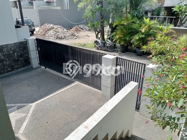 Dijual Rumah Luas Megah Dengan View Cantik di Meruya, Jakarta Barat Dijual Rumah Luas Megah Dengan View Cantik di Meruya, Jakarta Barat