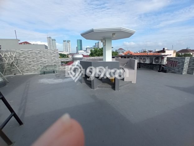Rumah Elit Modern Tanpa Renovasi di Puri Indah Jakarta Barat Rumah Elit Modern Tanpa Renovasi di Puri Indah Jakarta Barat