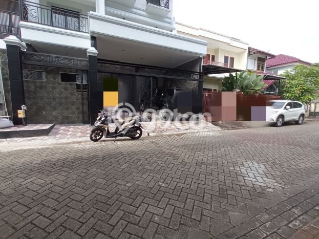 Rumah Elit Modern Tanpa Renovasi di Puri Indah Jakarta Barat Rumah Elit Modern Tanpa Renovasi di Puri Indah Jakarta Barat