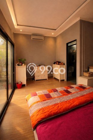 Ready to Use! Luxury House LT 200m2 Desain Modern di Burangrang Ready to Use! Luxury House LT 200m2 Desain Modern di Burangrang