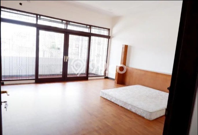 PROMO SPESIAL! Rumah Nyaman di Cidadap, LT 293m2m² Bangunan 370m2m² PROMO SPESIAL! Rumah Nyaman di Cidadap, LT 293m2m² Bangunan 370m2m²