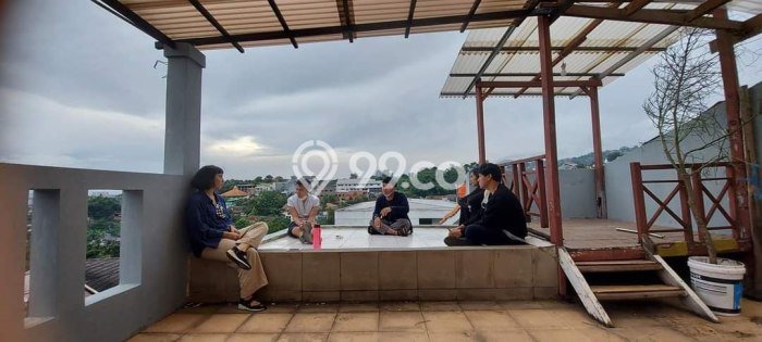 SIAP HUNI! Rumah Asri di , LT 281m2m² Bangunan 300m2m² SIAP HUNI! Rumah Asri di , LT 281m2m² Bangunan 300m2m²