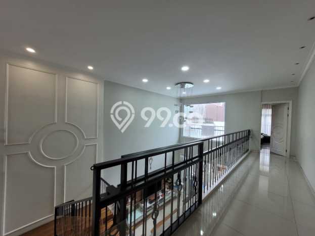 Rumah di Setra Duta, Luas 300m2m², LB 450m2m² Rumah di Setra Duta, Luas 300m2m², LB 450m2m²