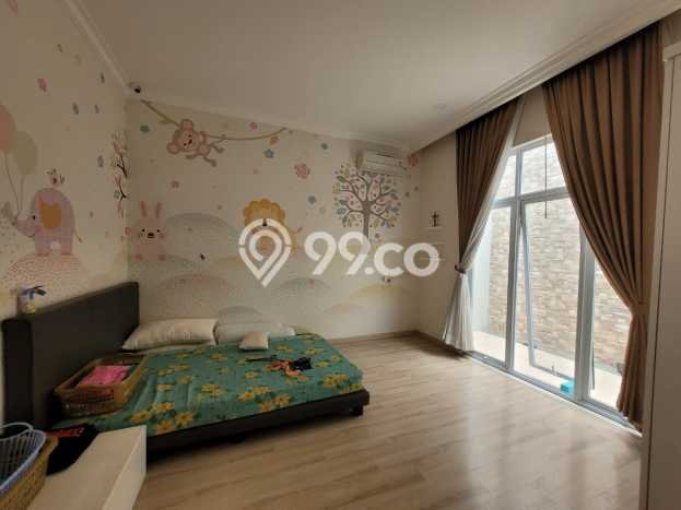 Rumah di Setra Duta, Luas 300m2m², LB 450m2m² Rumah di Setra Duta, Luas 300m2m², LB 450m2m²