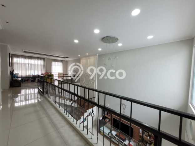 Rumah di Setra Duta, Luas 300m2m², LB 450m2m² Rumah di Setra Duta, Luas 300m2m², LB 450m2m²