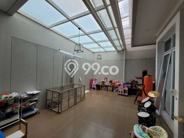 Rumah di Setra Duta, Luas 300m2m², LB 450m2m² Rumah di Setra Duta, Luas 300m2m², LB 450m2m²
