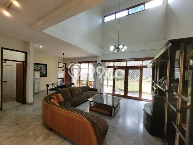 Rumah Elit LB 300m2 Siap Pakai Desain Elegan di Surya Sumantri, Bandung Rumah Elit LB 300m2 Siap Pakai Desain Elegan di Surya Sumantri, Bandung
