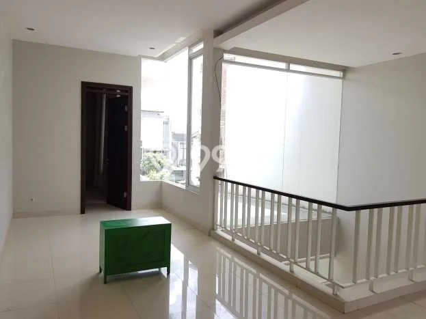 Rumah Elit Modern Tanpa Renovasi di Setra Duta Bandung Rumah Elit Modern Tanpa Renovasi di Setra Duta Bandung