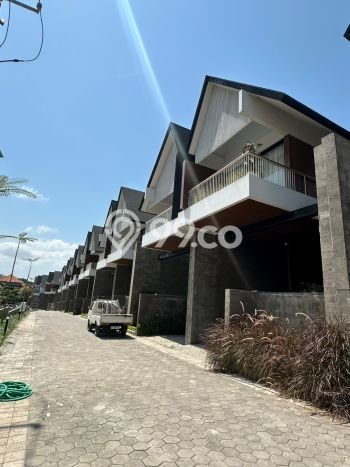 LIMITED OFFER! Rumah Premium area Canggu, LT 131m2m² LB 200m2m² LIMITED OFFER! Rumah Premium area Canggu, LT 131m2m² LB 200m2m²