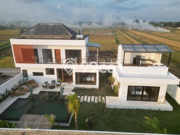 Ready to Use! Luxury House LT 900m2 Desain Elegan di Tanah Lot Ready to Use! Luxury House LT 900m2 Desain Elegan di Tanah Lot